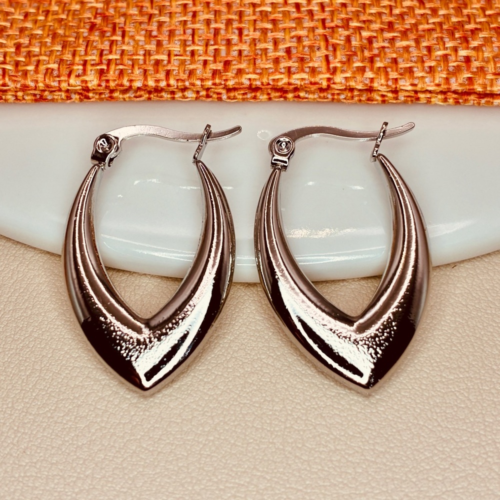 Silver Chic Minimalist Hoop Earrings
